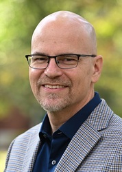 Headshot of Jonathan Roberts